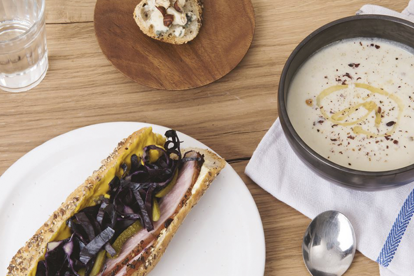 Brunch Mint - Velouté de choux fleur et noisette - Sandwich de poitrine de porc confite au cidre et choux rouge